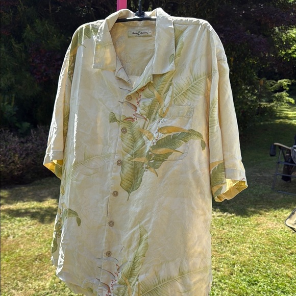 Tommy Bahama Cream and Green Casual Button Down Shirt - Picture 1 of 8